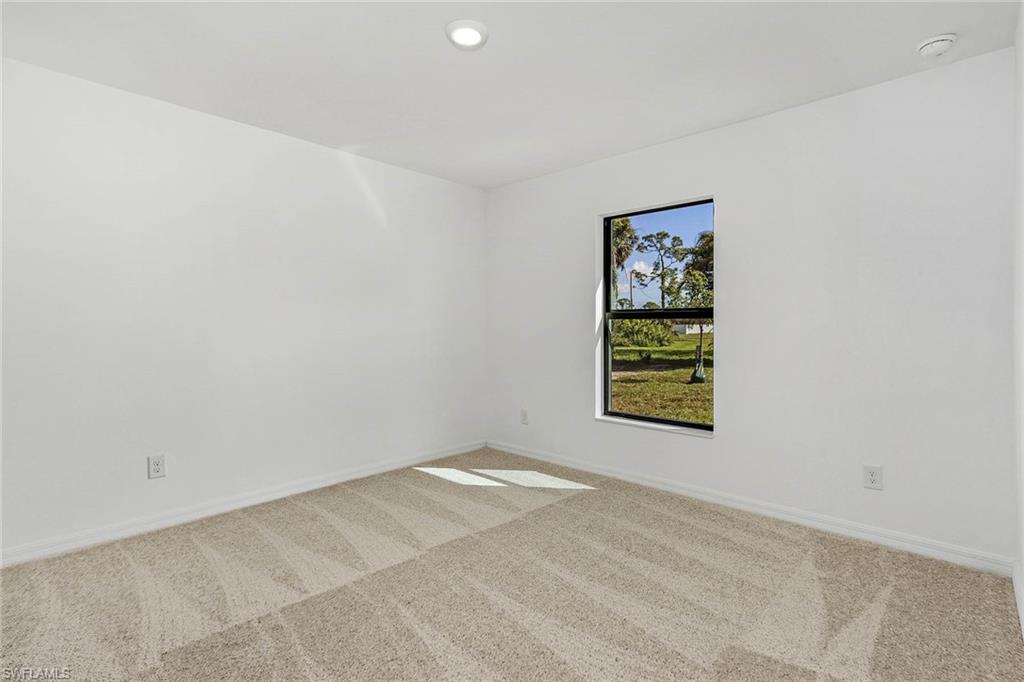 409 Broadmoor St E Property Photo 5
