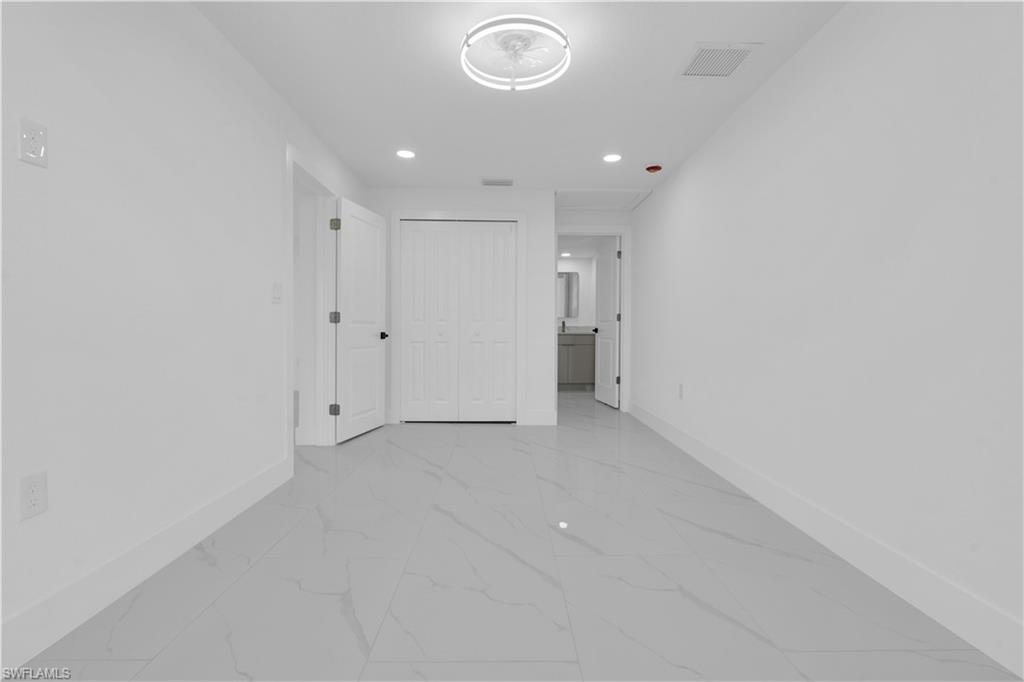 356 New York Dr Property Photo 4