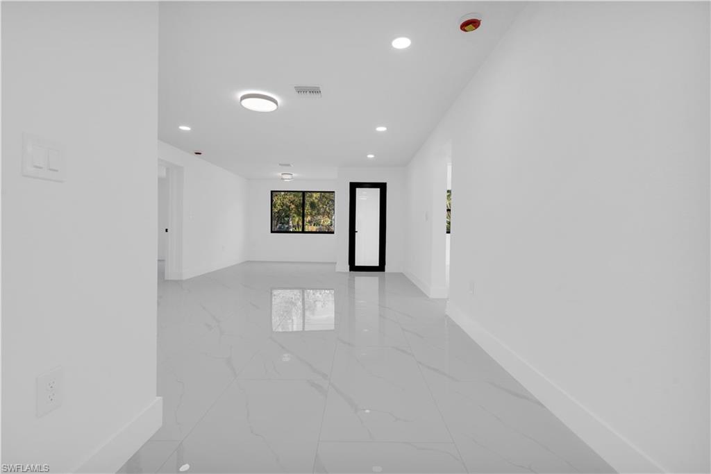 356 New York Dr Property Photo 13