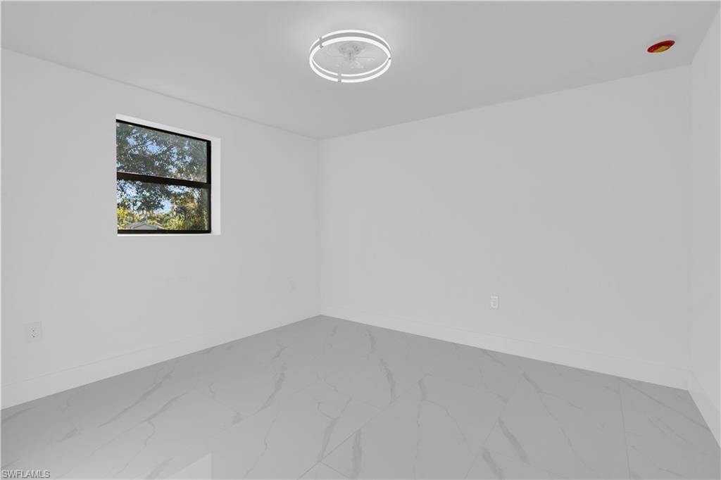 356 New York Dr Property Photo 14