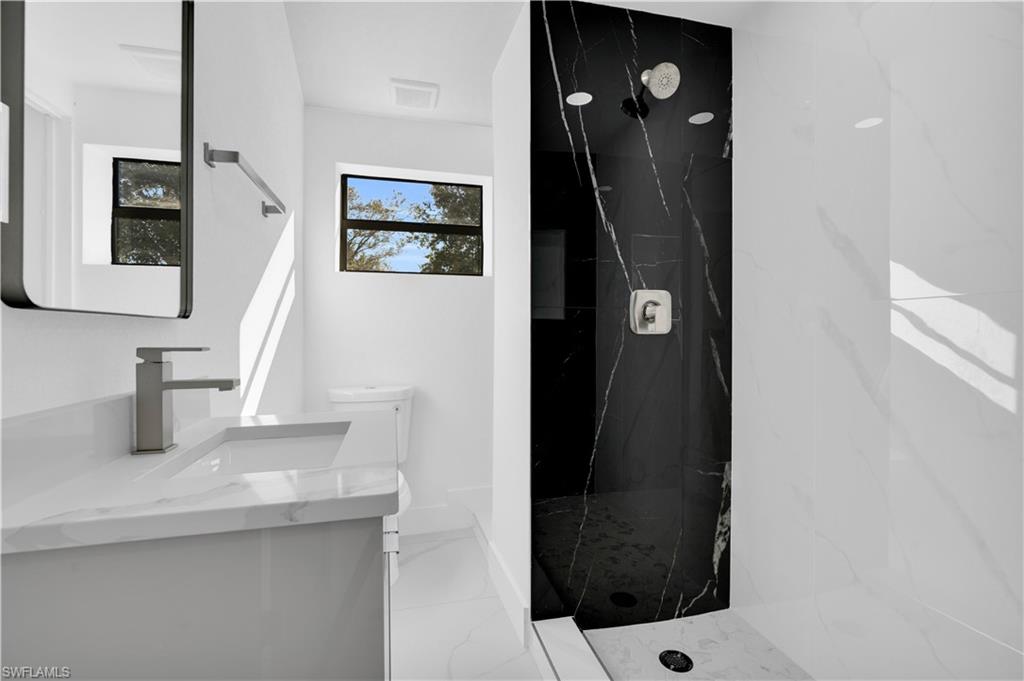 356 New York Dr Property Photo 16