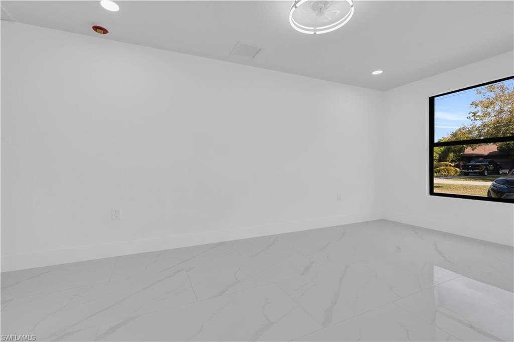 356 New York Dr Property Photo 17