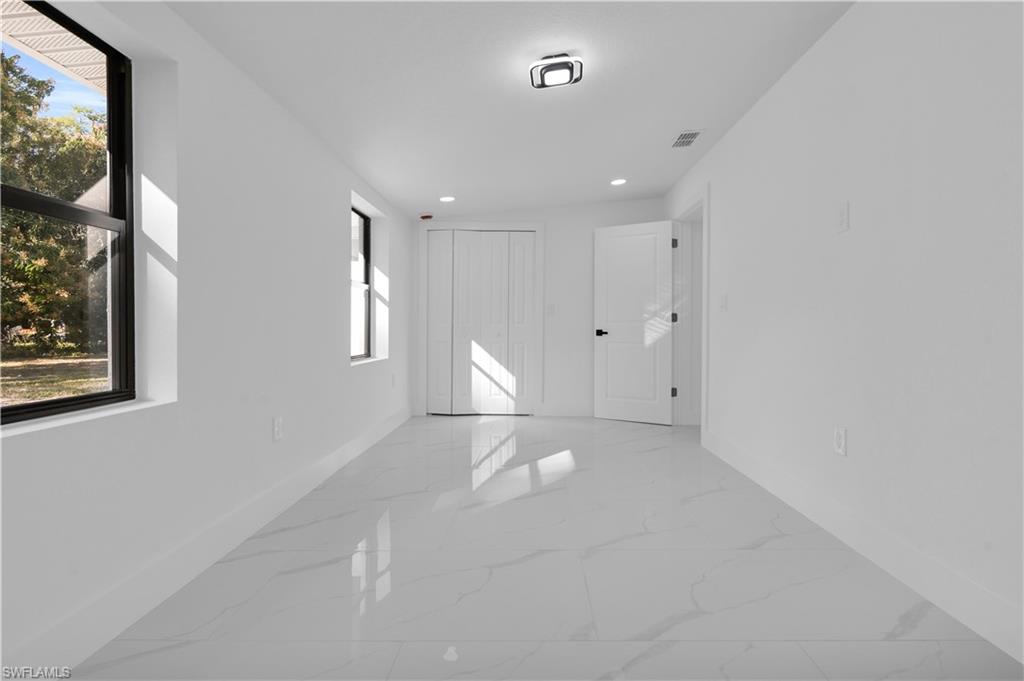 356 New York Dr Property Photo 21