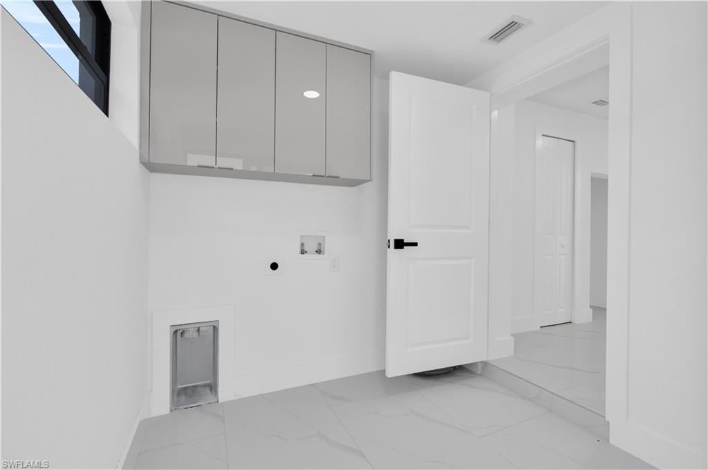 356 New York Dr Property Photo 22