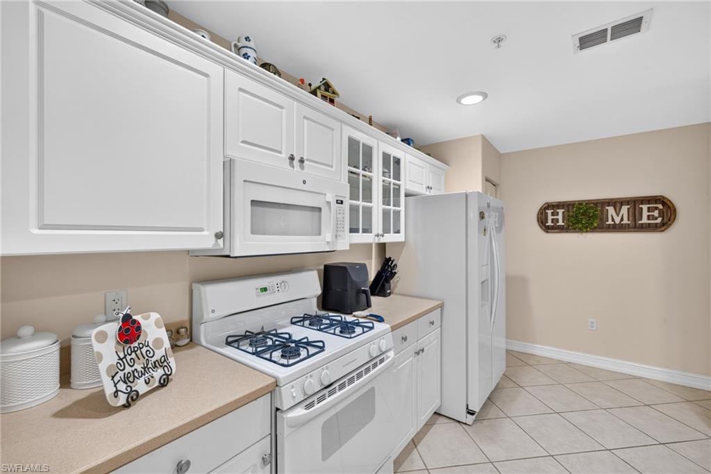 1672 Tarpon Bay Dr S 102 Property Photo 10