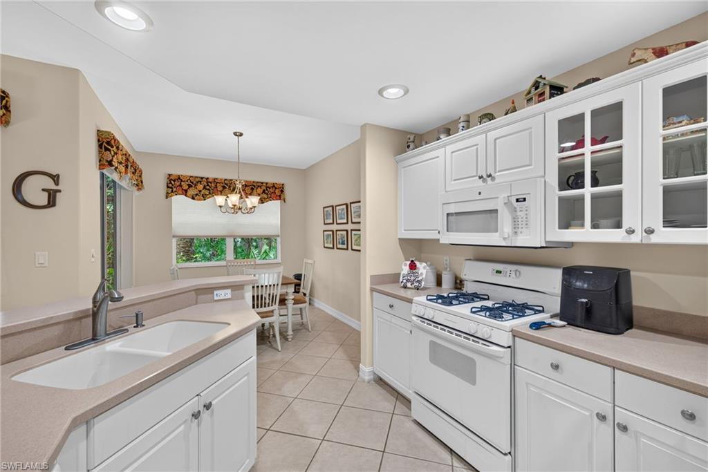 1672 Tarpon Bay Dr S 102 Property Photo 12