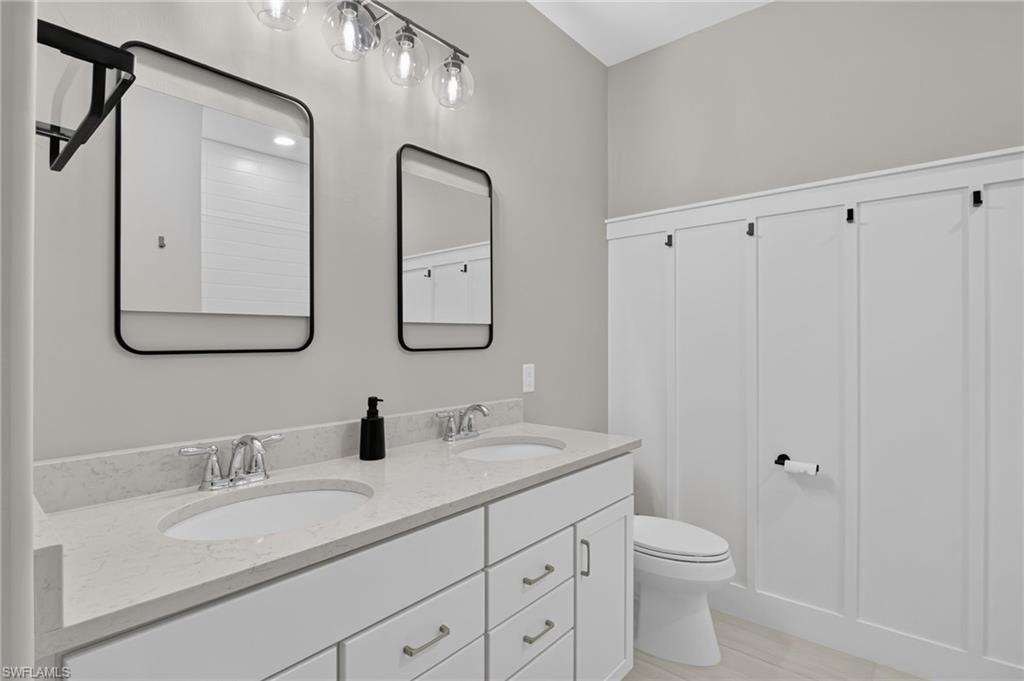 17624 Kinzie Ln Property Photo 8