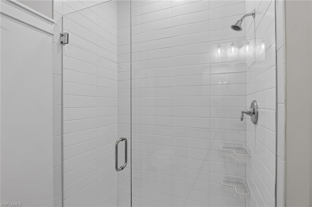 17624 Kinzie Ln Property Photo 9