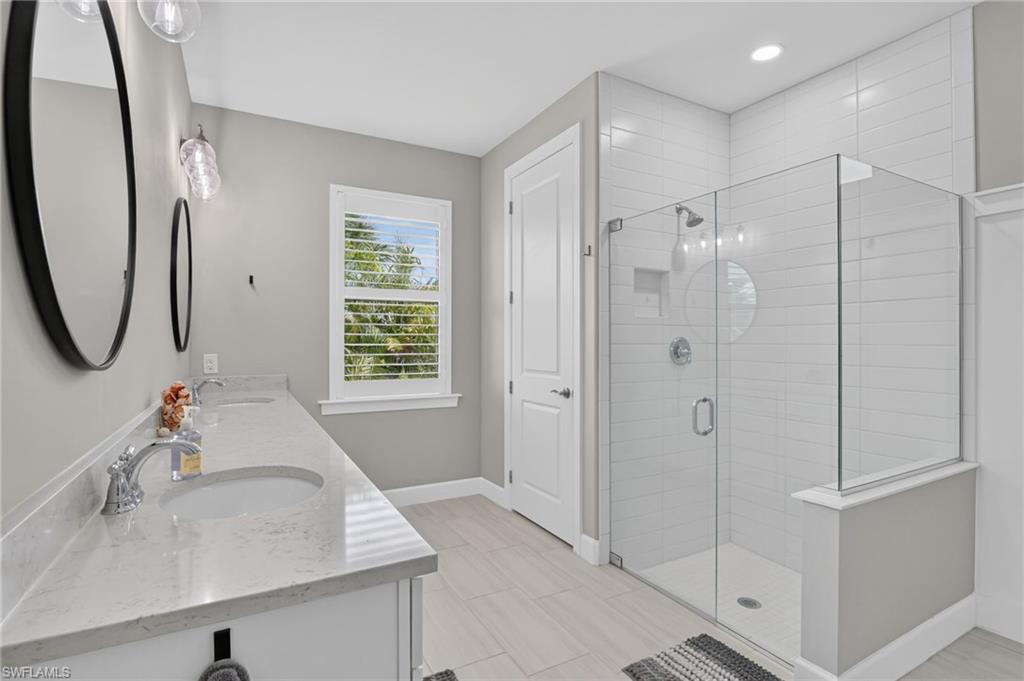 17624 Kinzie Ln Property Photo 18