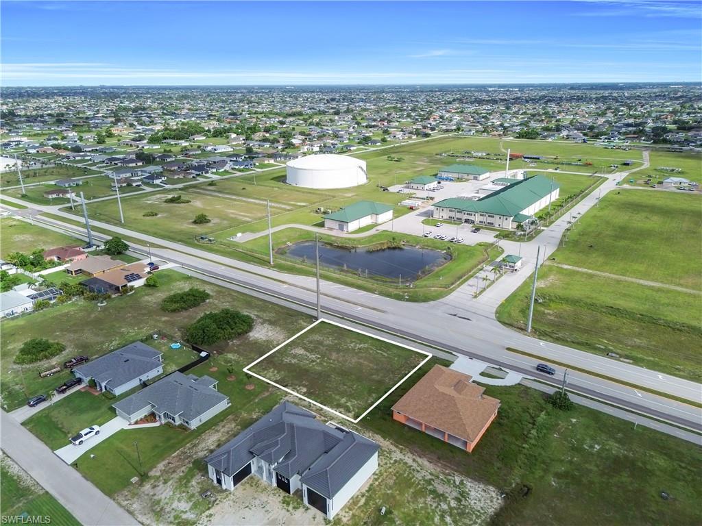 1229 Kismet Pkwy W Property Photo 4