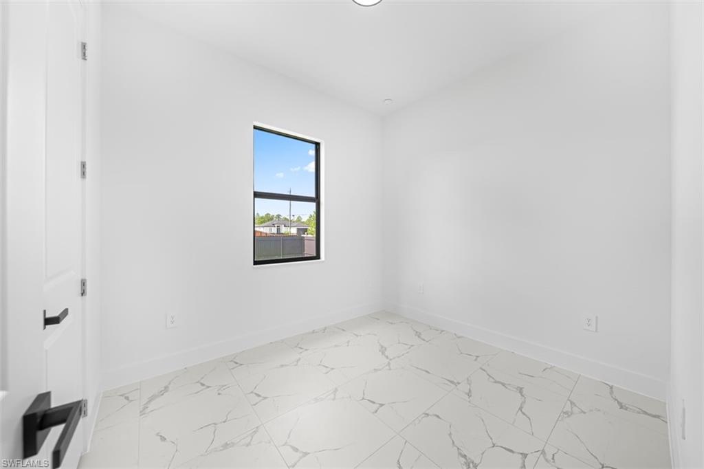 2604 27th St W Property Photo 24
