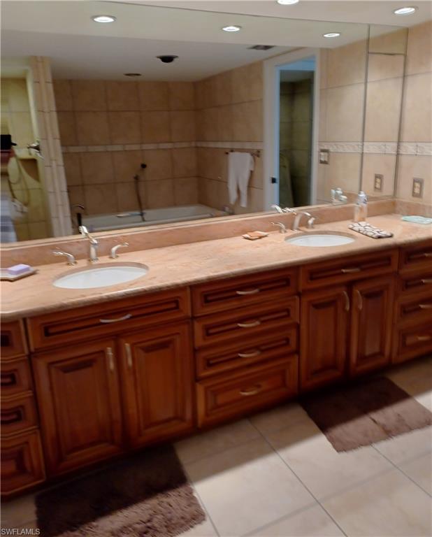 5260 S Landings Dr 405 Property Photo 13