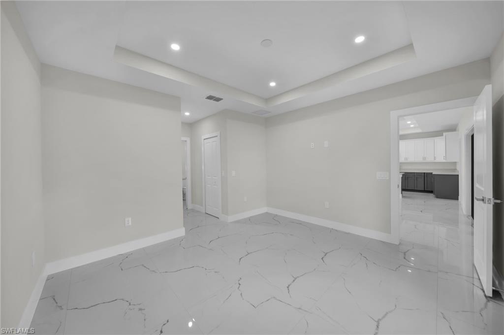636 Ladd St Property Photo 11