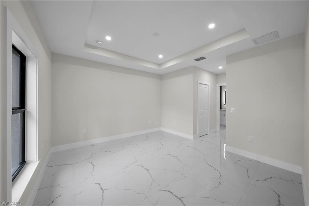 636 Ladd St Property Photo 18