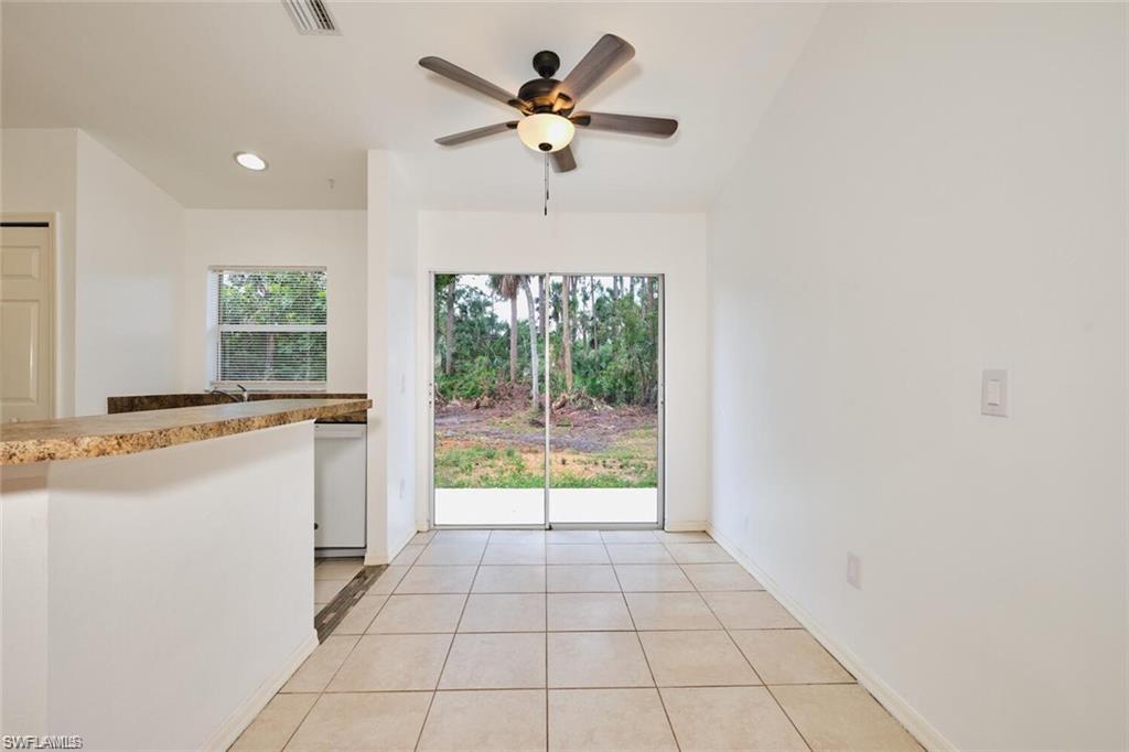 3825/3827 Hollycrest St Property Photo 4
