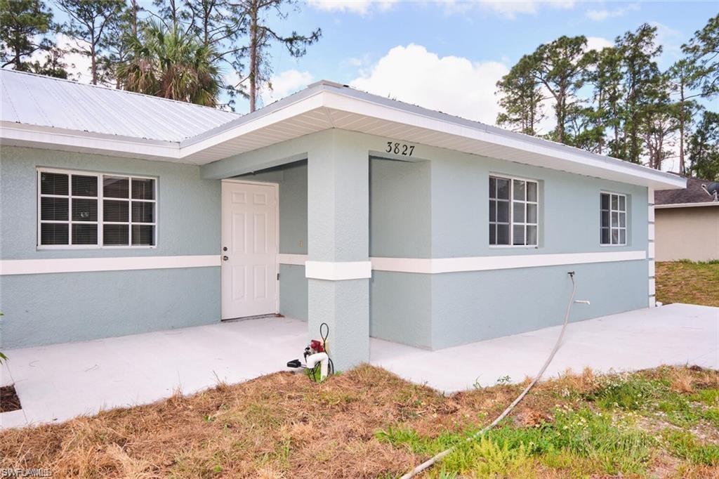 3825/3827 Hollycrest St Property Photo 5