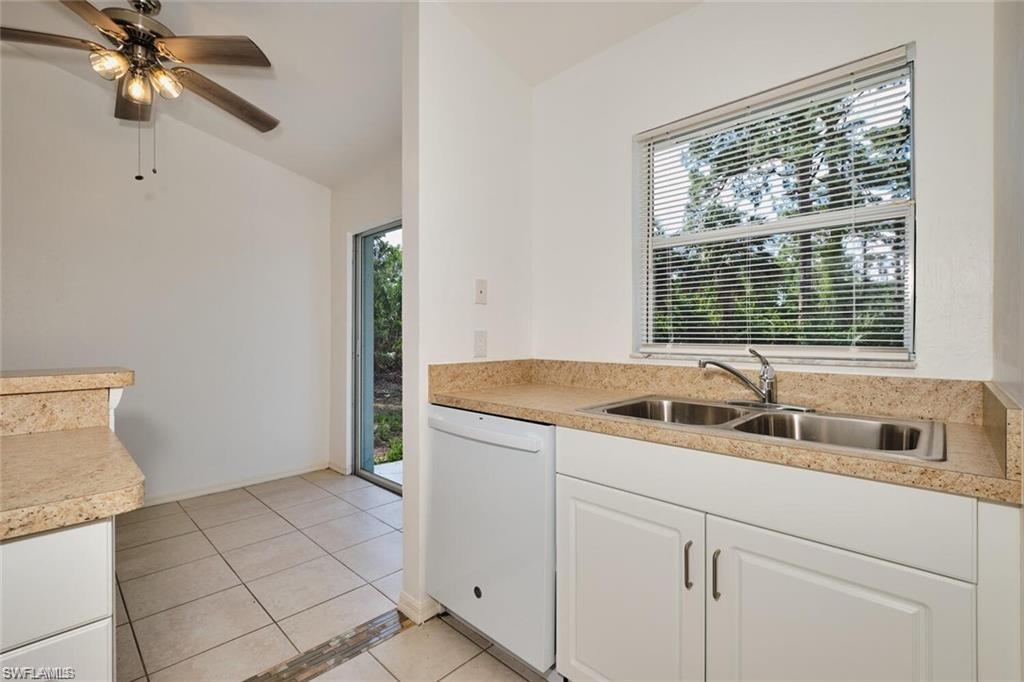 3825/3827 Hollycrest St Property Photo 20