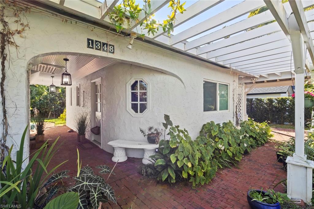 1348 Alcazar Ave Property Photo 3