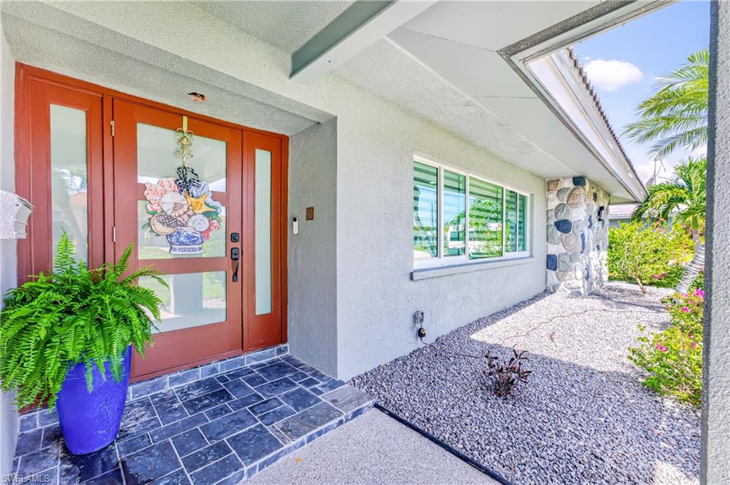 321 Capri Isles Ct Property Photo 2
