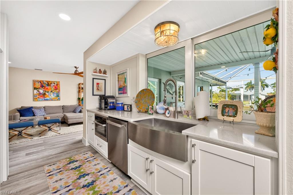 321 Capri Isles Ct Property Photo 14
