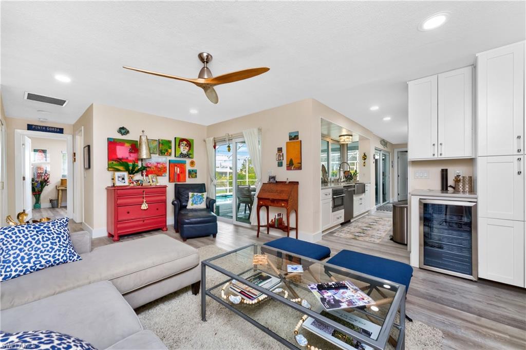 321 Capri Isles Ct Property Photo 18