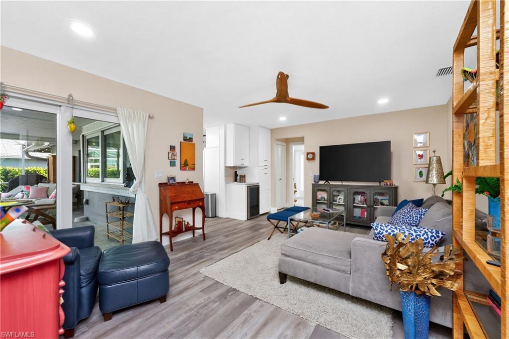 321 Capri Isles Ct Property Photo 21