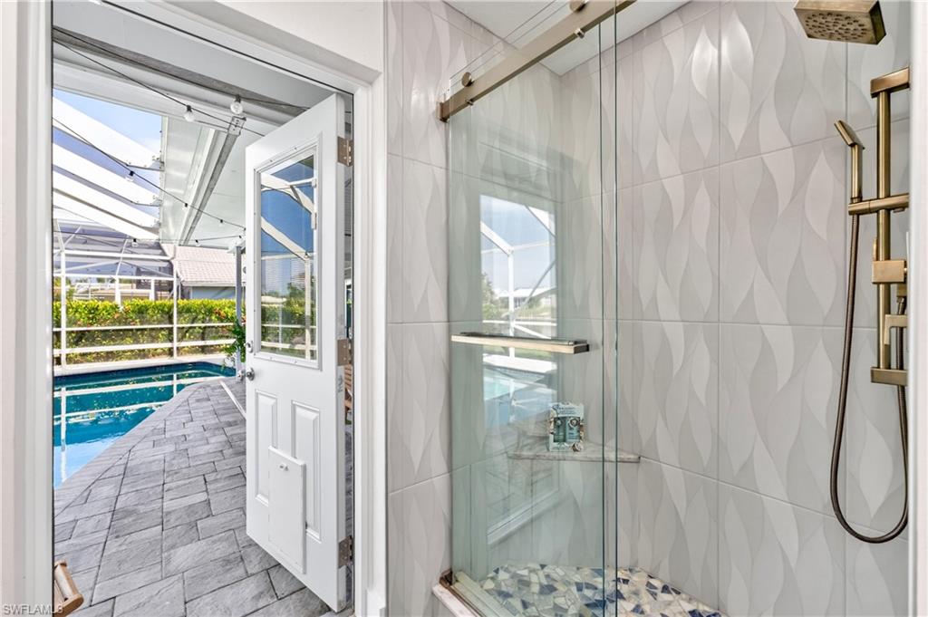 321 Capri Isles Ct Property Photo 37