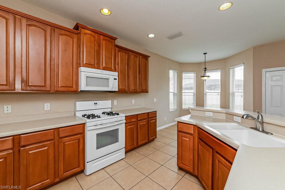 6305 36th Ct E Property Photo 7