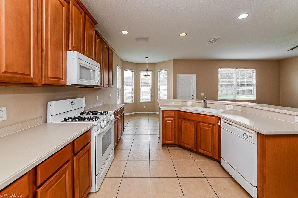 6305 36th Ct E Property Photo 8