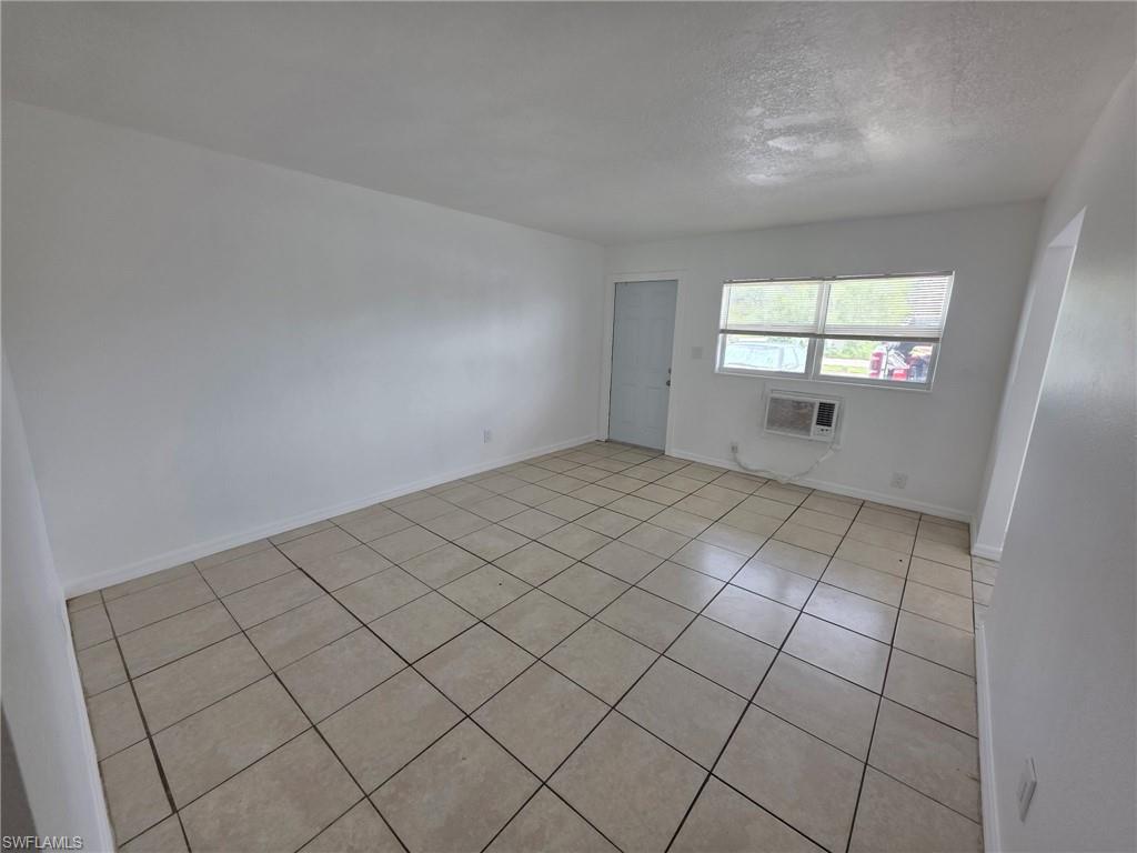2452 Stella St 106 Property Photo 5