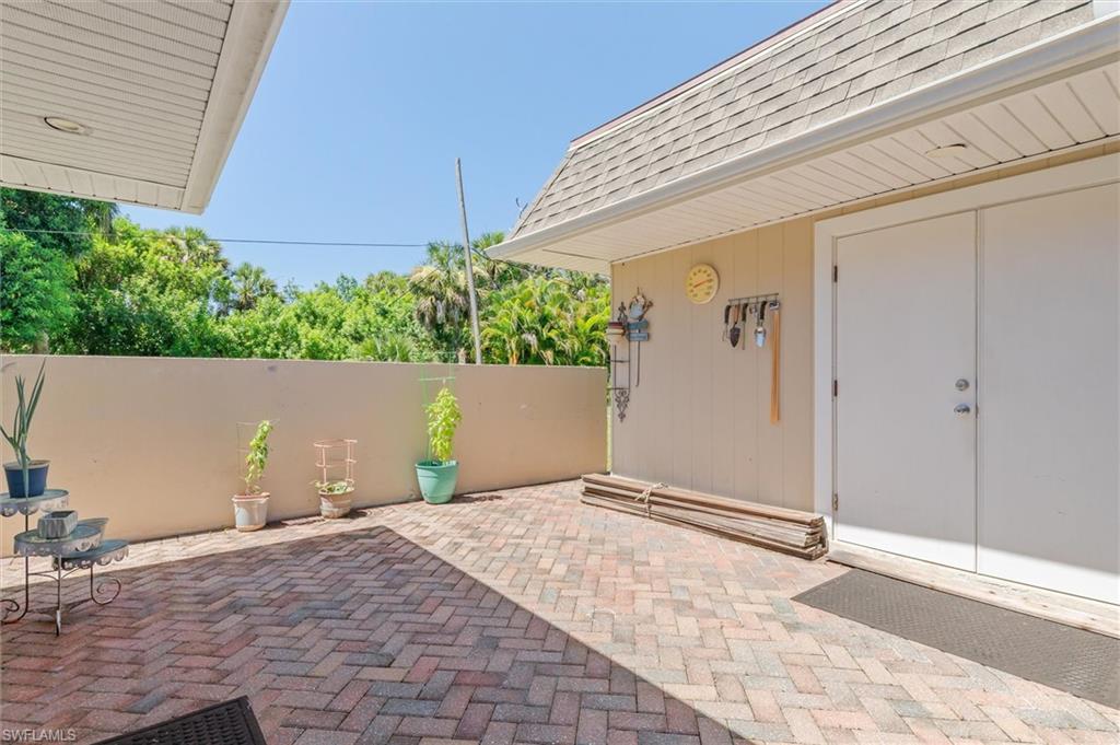 18579 Robinson Ave Property Photo 24
