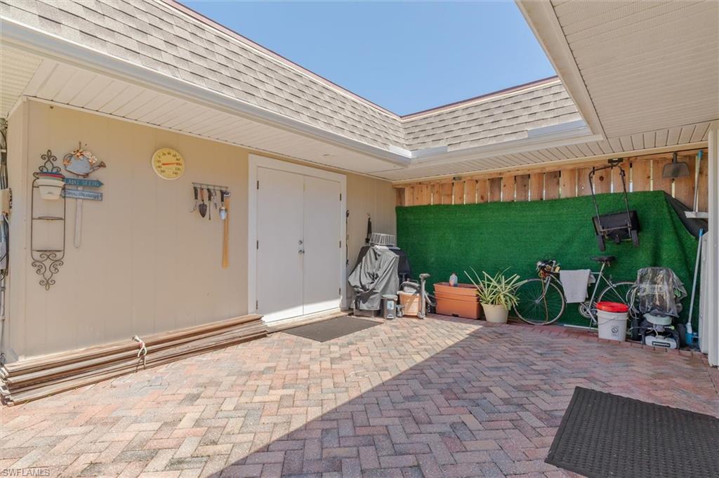 18579 Robinson Ave Property Photo 25