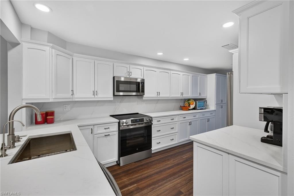4830 Springline Dr Property Photo 9