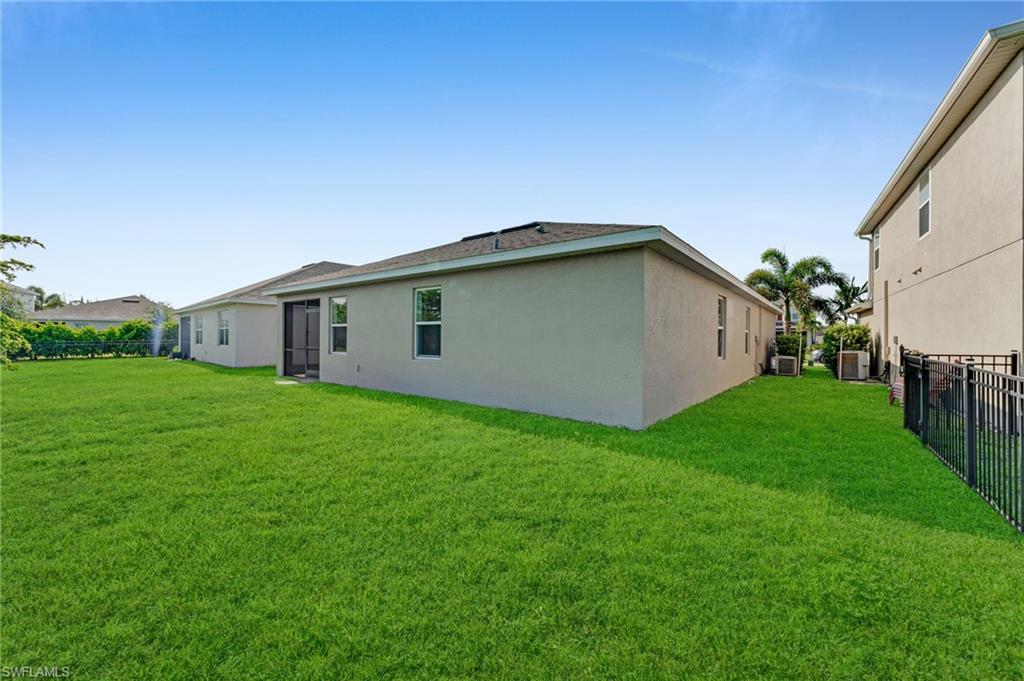 3477 Acapulco Cir Property Photo 3
