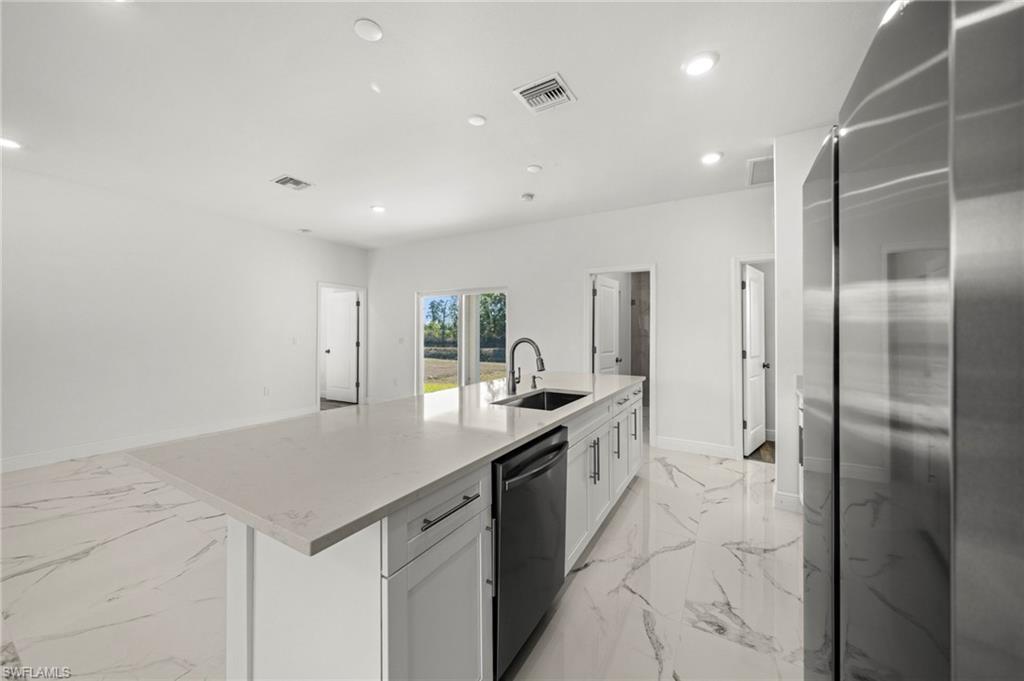 1252 Edna St E Property Photo 8