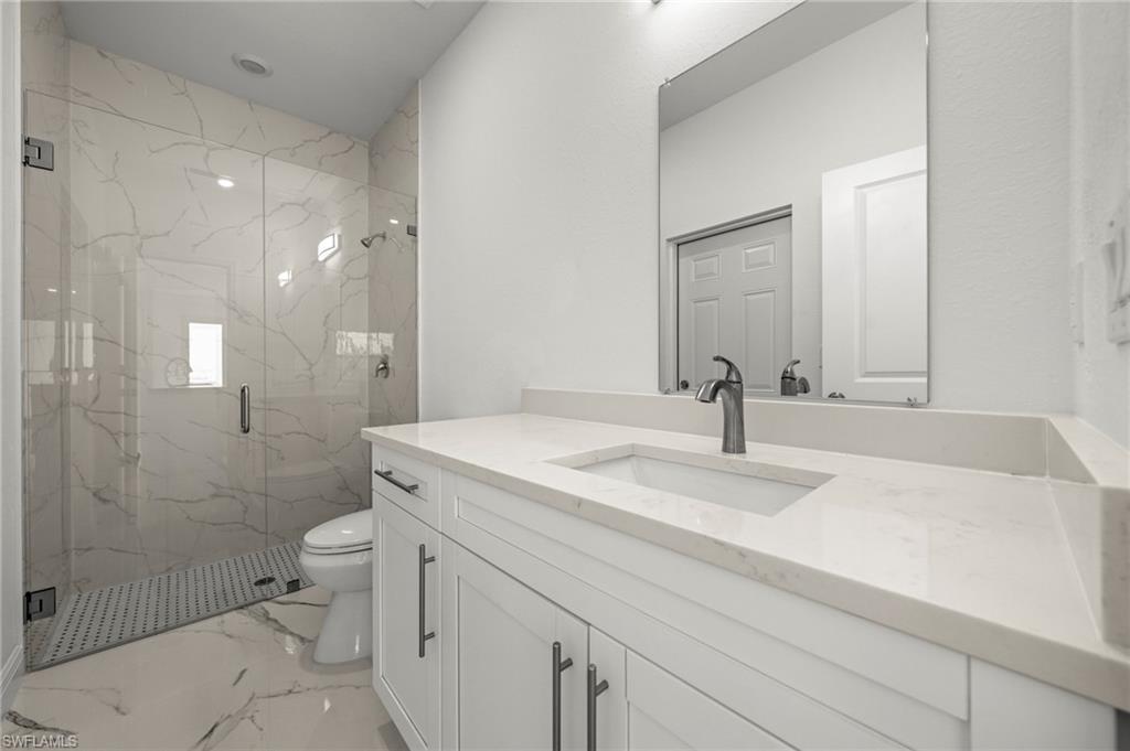 1252 Edna St E Property Photo 13
