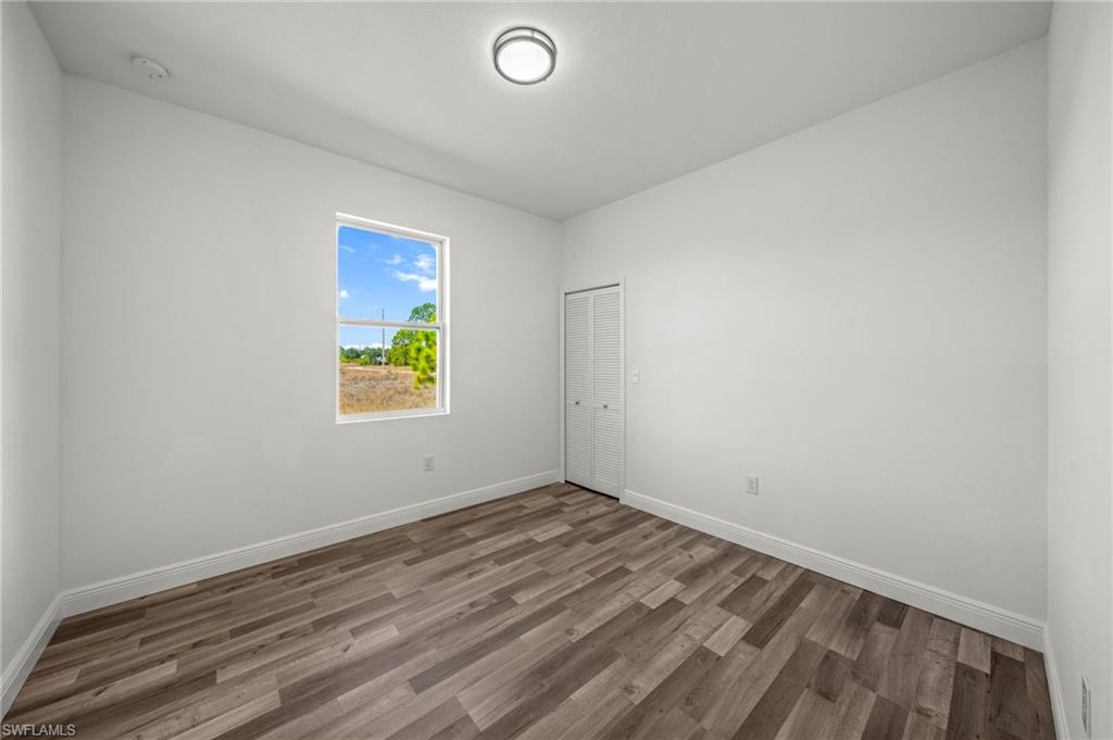 1252 Edna St E Property Photo 14