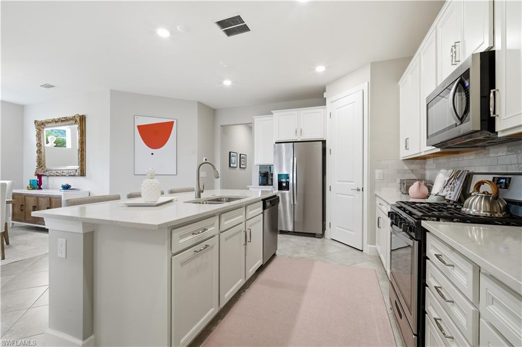 17033 Pine Lily Ln Property Photo 4