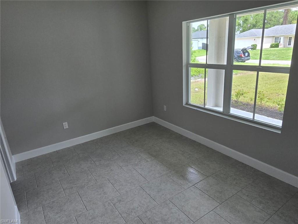3207 68th St W Property Photo 6