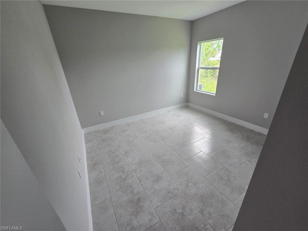 3207 68th St W Property Photo 8