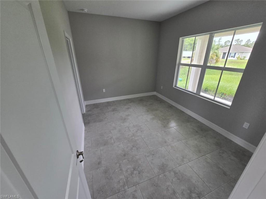 3207 68th St W Property Photo 11