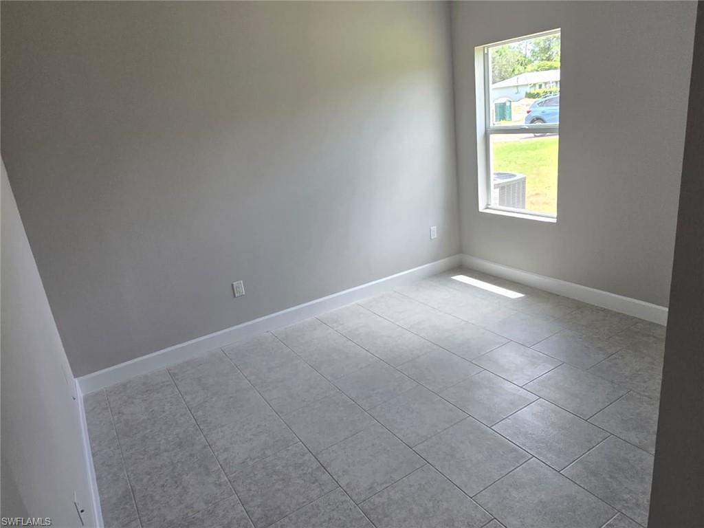 3207 68th St W Property Photo 21