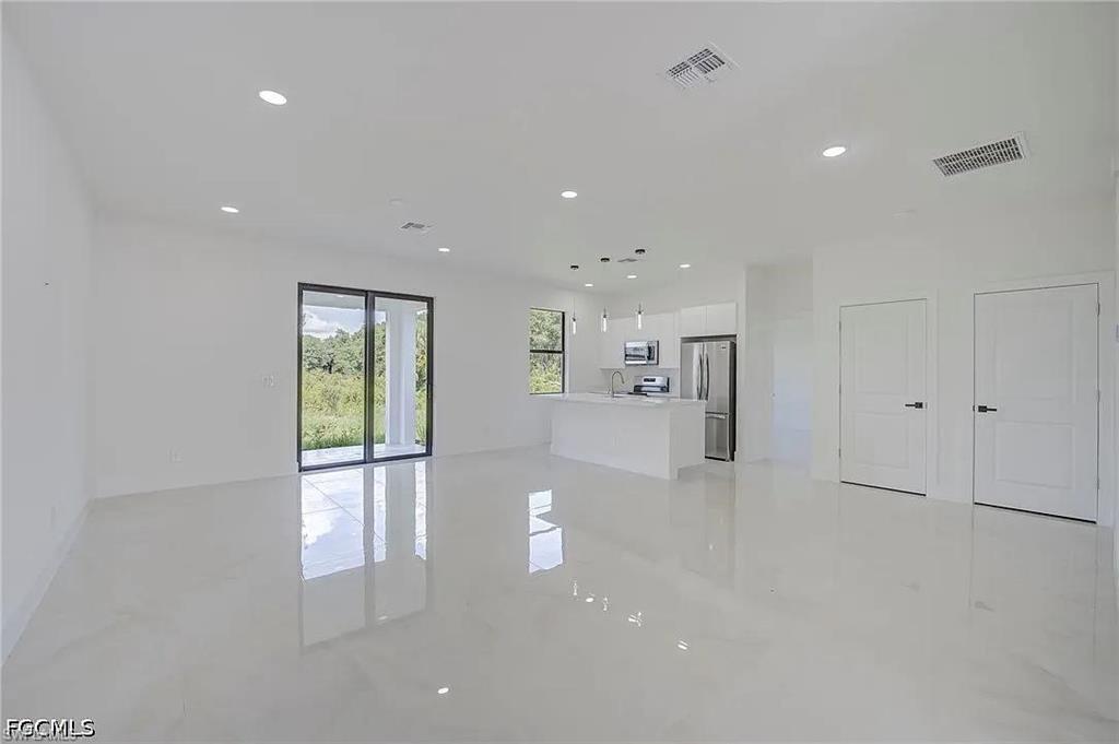 5905 Sunshine Blvd N Property Photo 2