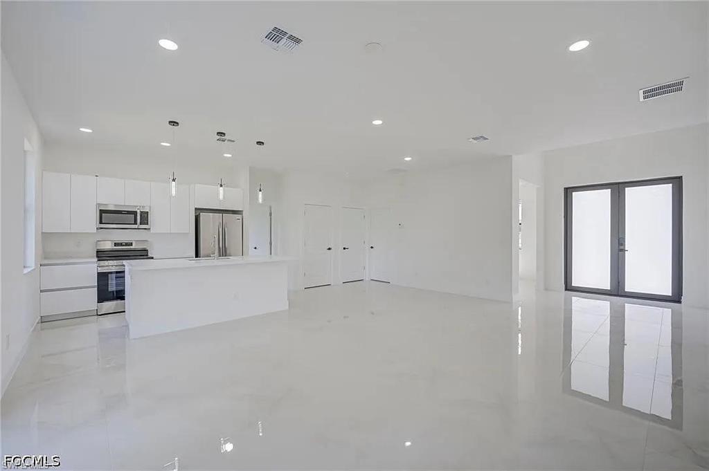 5905 Sunshine Blvd N Property Photo 5