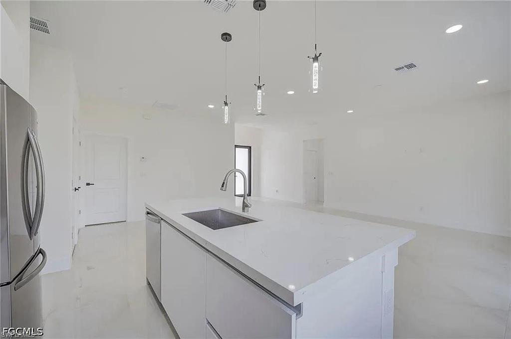 5905 Sunshine Blvd N Property Photo 8