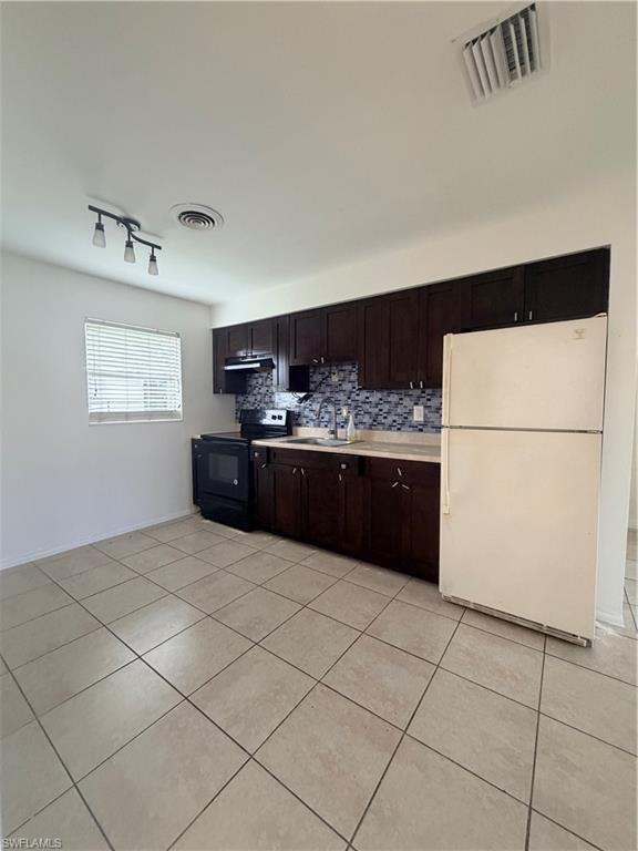 1742 Maple Dr Property Photo 2