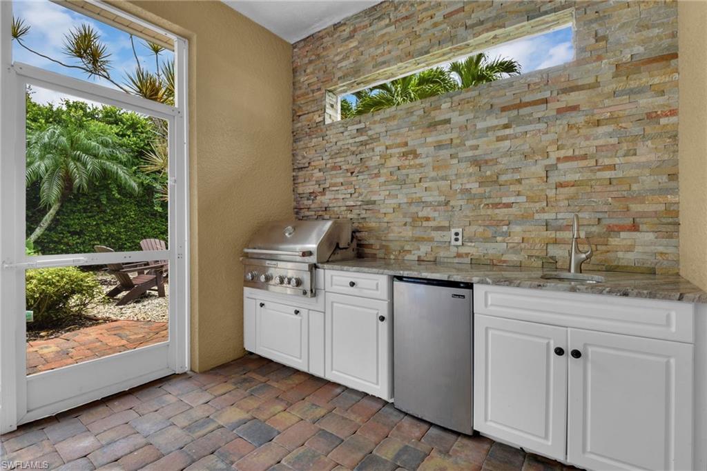 11620 Spoonbill Ln Property Photo 3