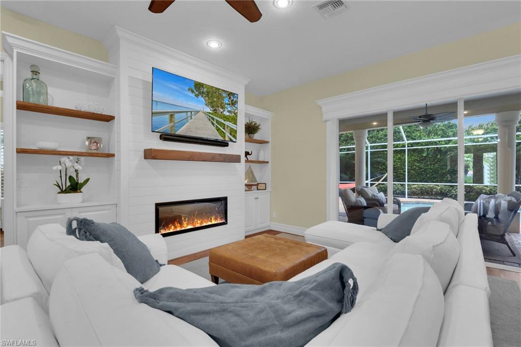 11620 Spoonbill Ln Property Photo 4
