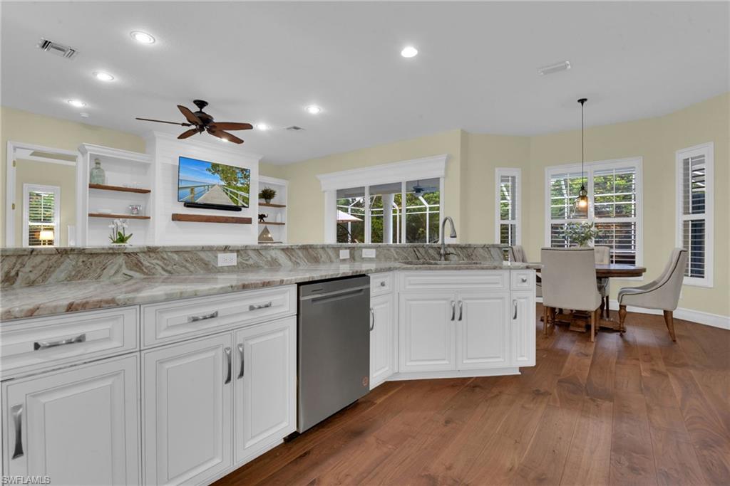 11620 Spoonbill Ln Property Photo 6