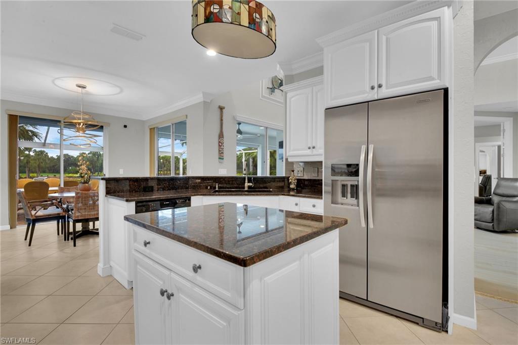 23157 Oakglen Ln Property Photo 8